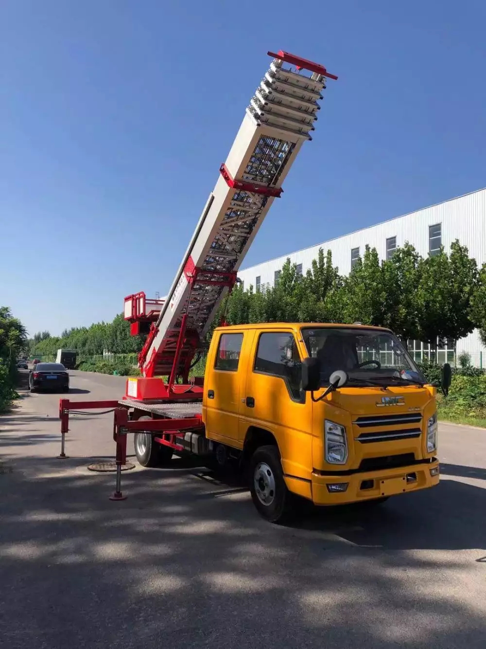 新余渝水附近的云梯车出租服务：轻松解决高空作业需求